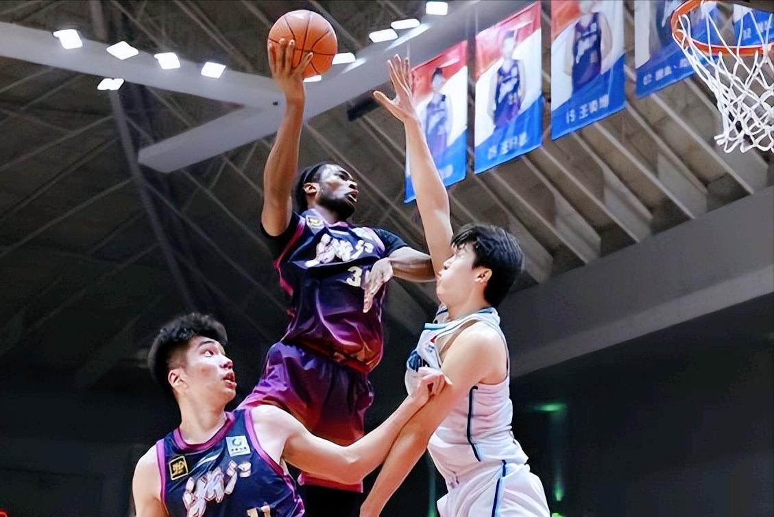 包含主场优势明显，浙江稠州压制对手取分的词条