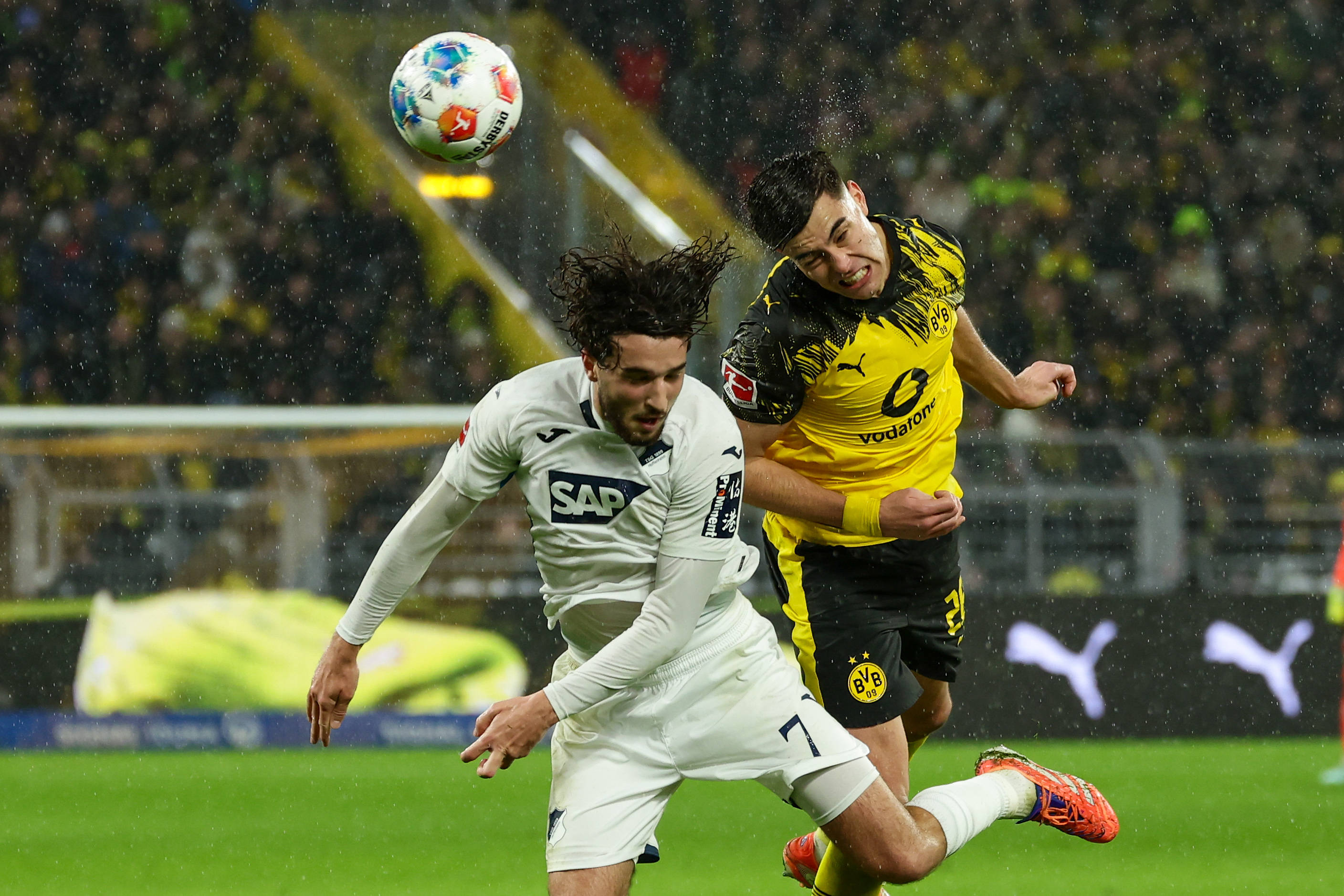 多特蒙德德甲战胜科隆罗伊斯远射得分(多特蒙德vs科隆历史战绩)