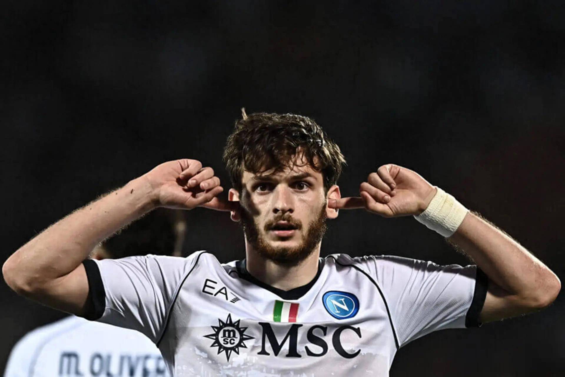 那不勒斯意甲击败博洛尼亚克瓦拉茨赫利亚远射命中的简单介绍